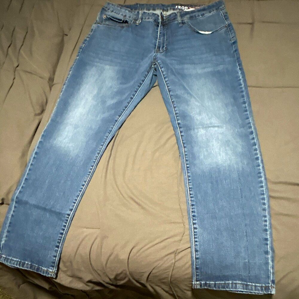 IZOD Men's Straight Fit Medium Wash Blue Denim Jeans Mid Rise 5-Pocket